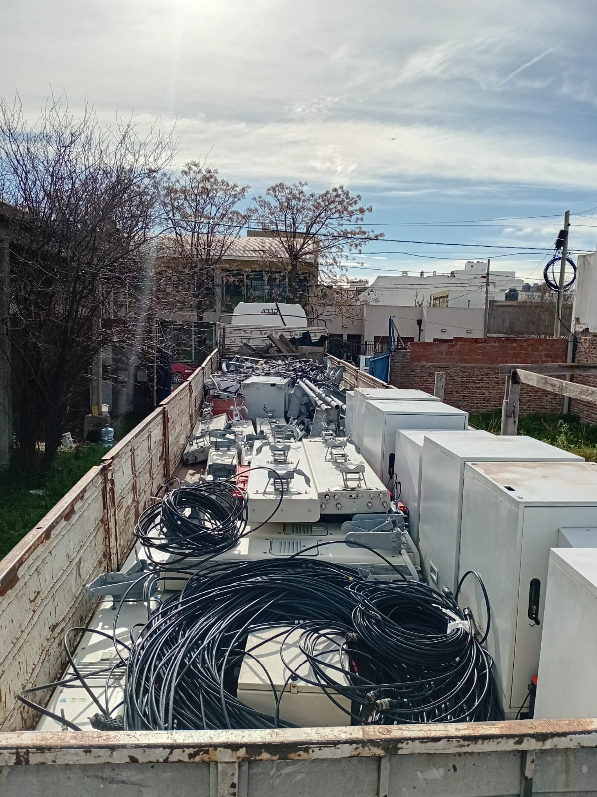 Desmonte de infraestructura de telecomunicaciones en torre autosoportada
