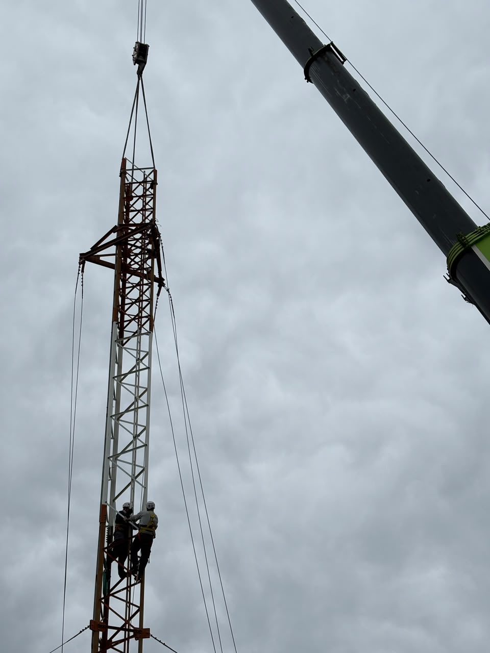 Desmontaje integral de torre de telecomunicaciones de 36 metros