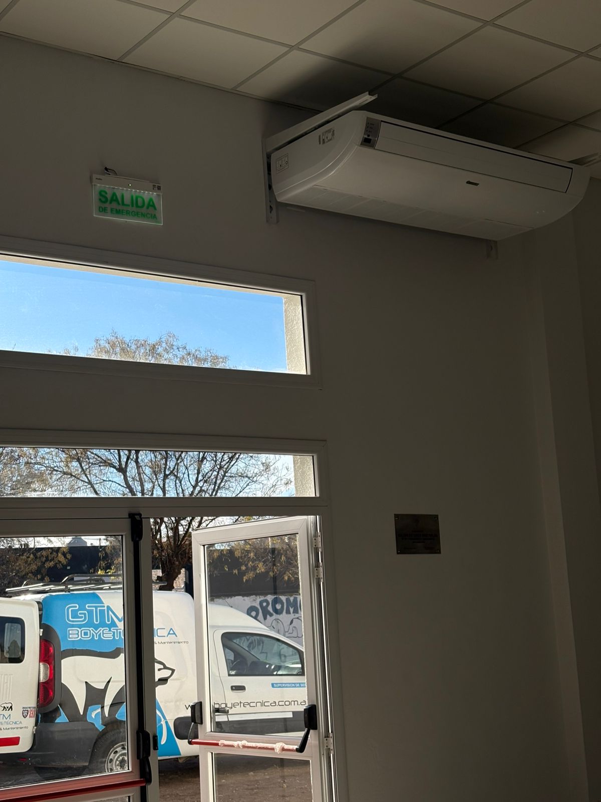 Climatización del SUM — Escuela Pública de Médanos
