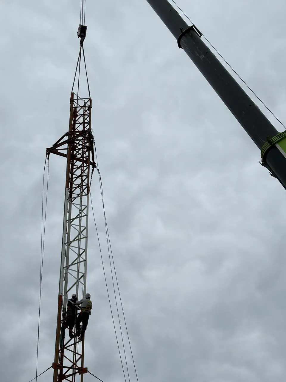 Desmonte integral de torre de telecomunicaciones de 36 metros