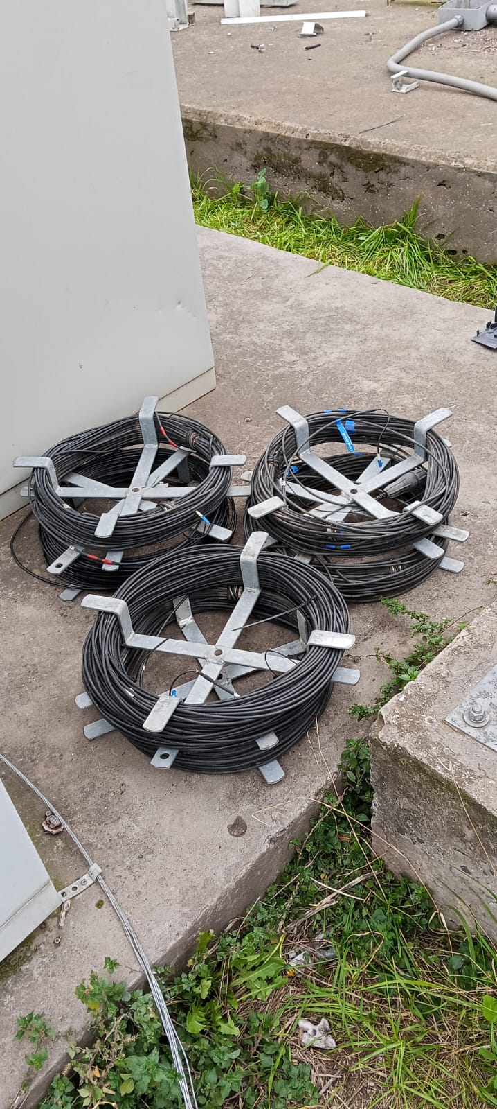 Desmonte de infraestructura de telecomunicaciones en torre autosoportada