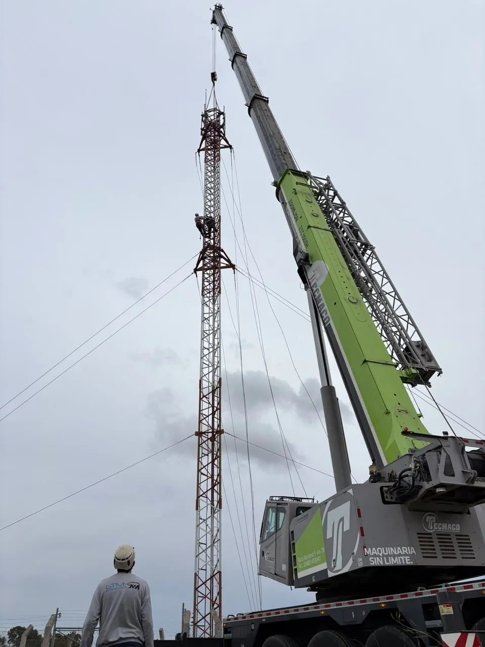 Desmonte integral de torre de telecomunicaciones de 36 metros