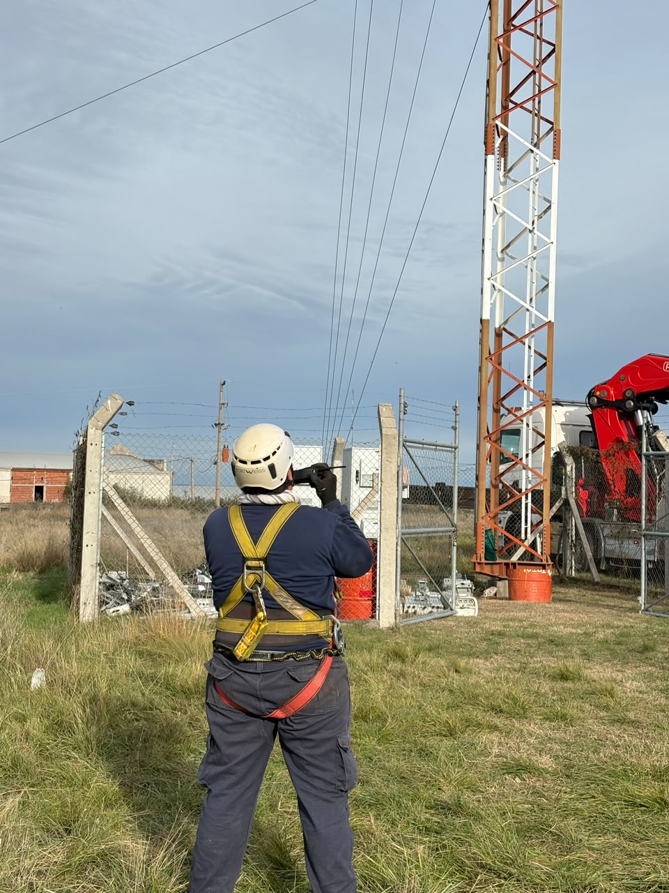Desmontaje integral de torre de telecomunicaciones de 36 metros